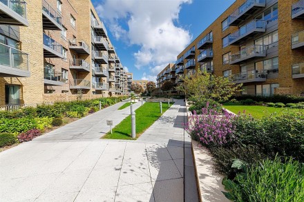 Lang Court, Smithfield Square, Hornsey, N8