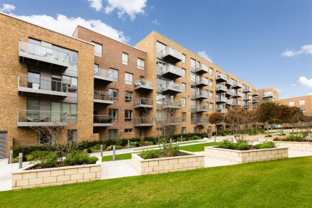 Purser Court, Smithfield Square, Hornsey, N8