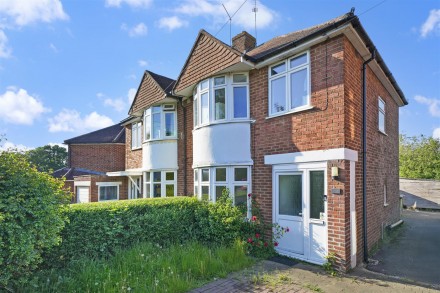 Wroxham Gardens, Potters Bar, EN6