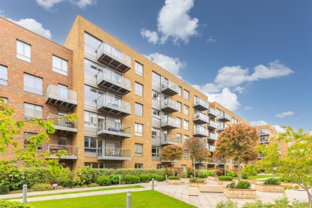 Basset Court, Smithfield Square, Hornsey, N8