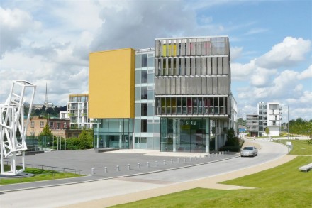 Amazon Apartments, New River Village, Honrsey