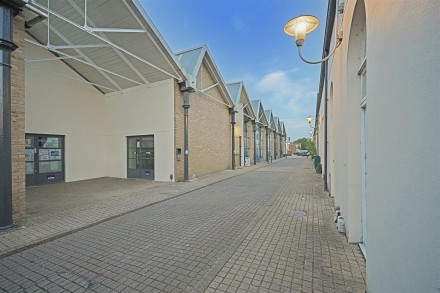 Island Centre Way, Enfield, EN3