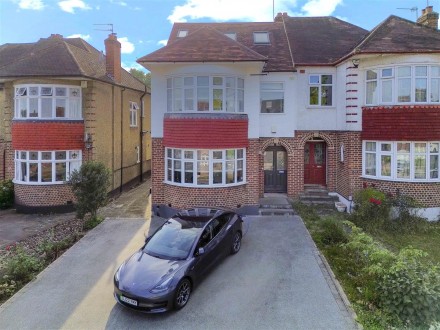 Oakwood Avenue, Southgate, N14