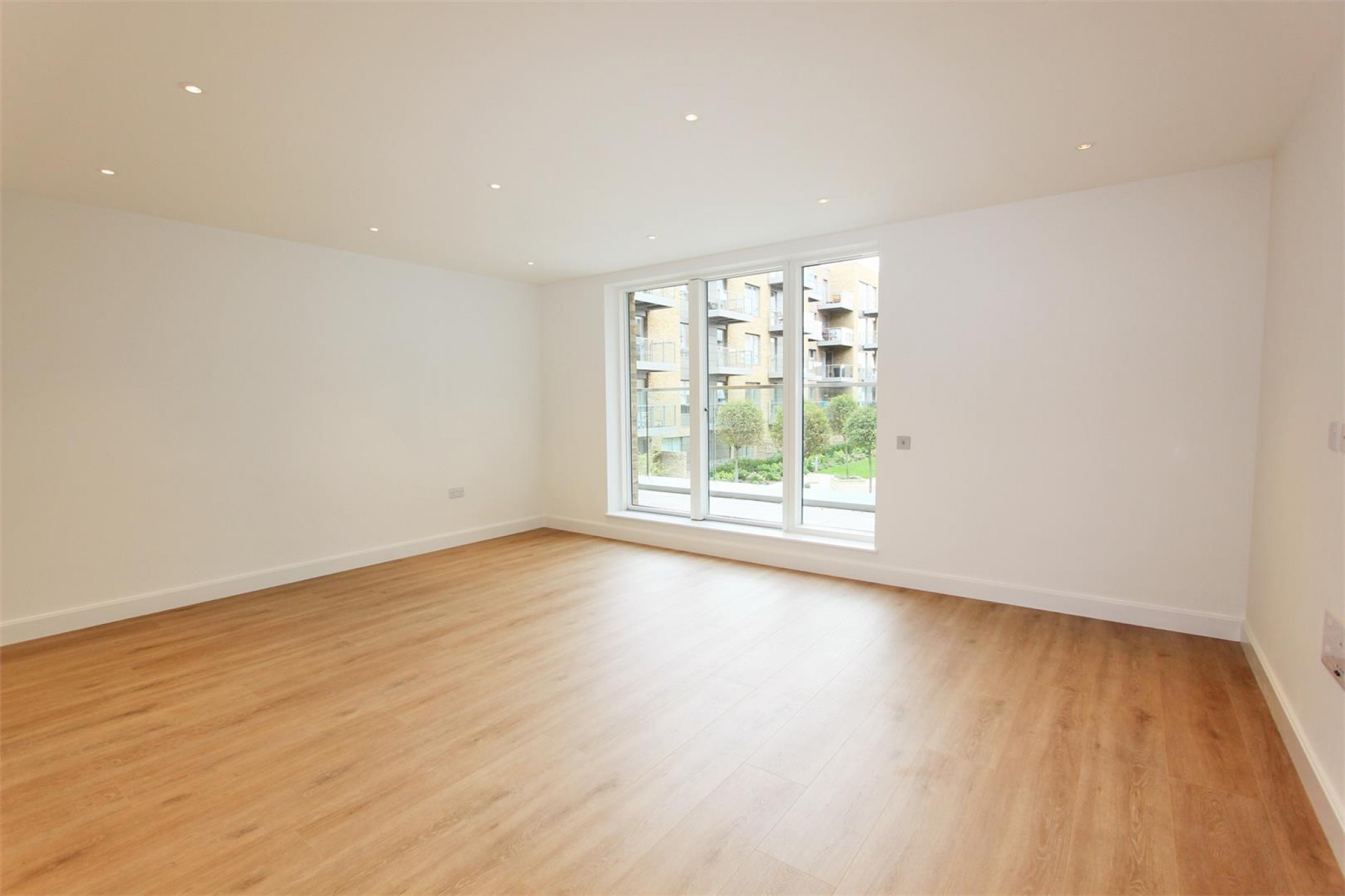 Images for Lang Court, Smithfield Square, Hornsey, N8 EAID:philipalexanderapi BID:1