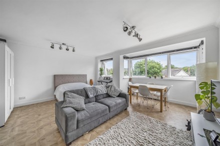 Maidstone Road, Bounds Green, N11