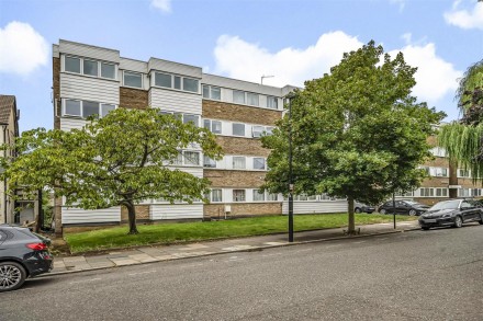 Maidstone Road, Bounds Green, N11