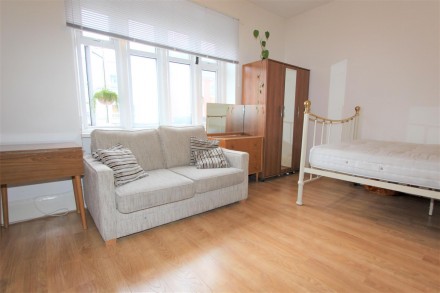 Green Lanes, Palmers Green, N13