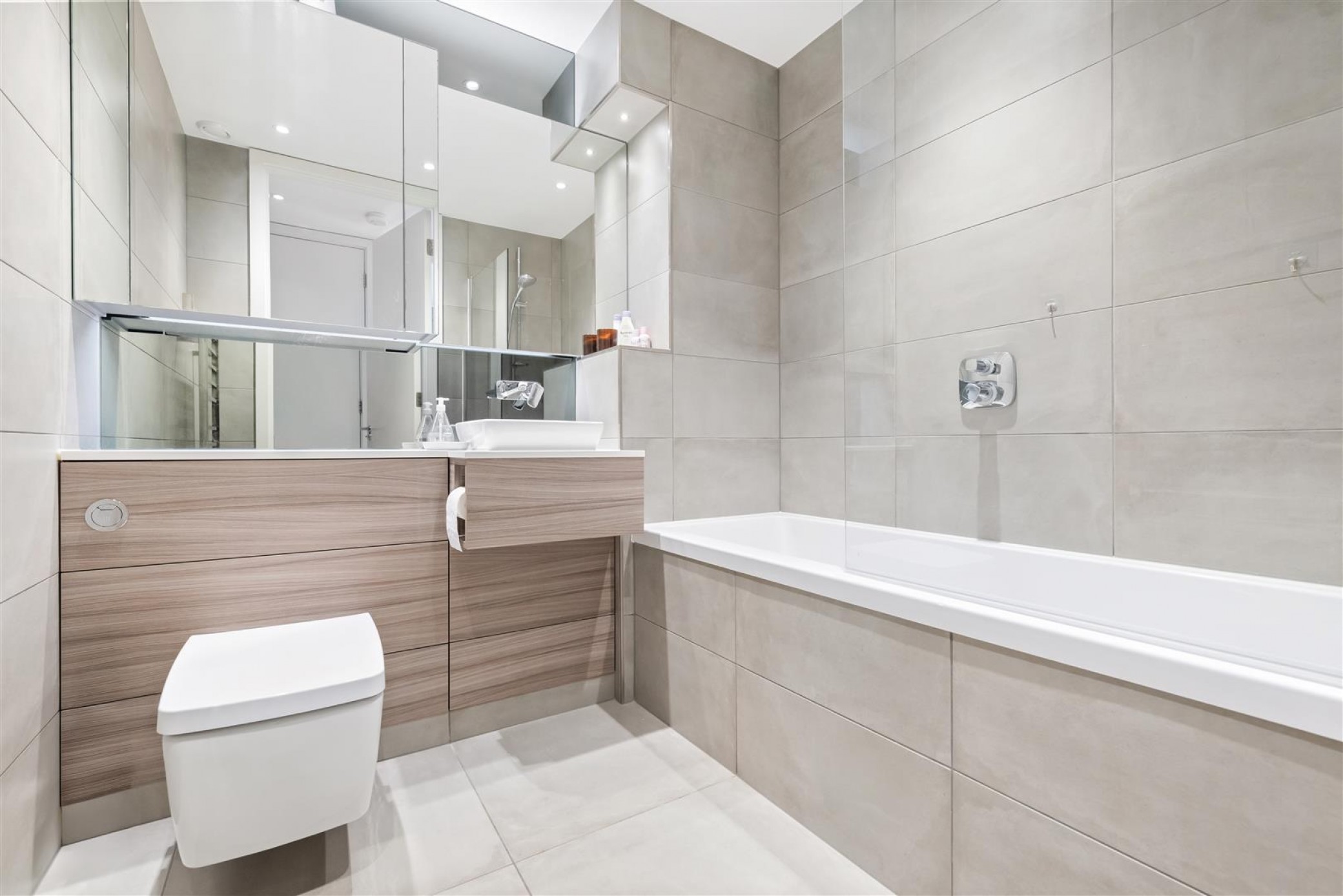 Images for Hamlet Court, Smithfield Square, Honsey, N8 EAID:philipalexanderapi BID:1