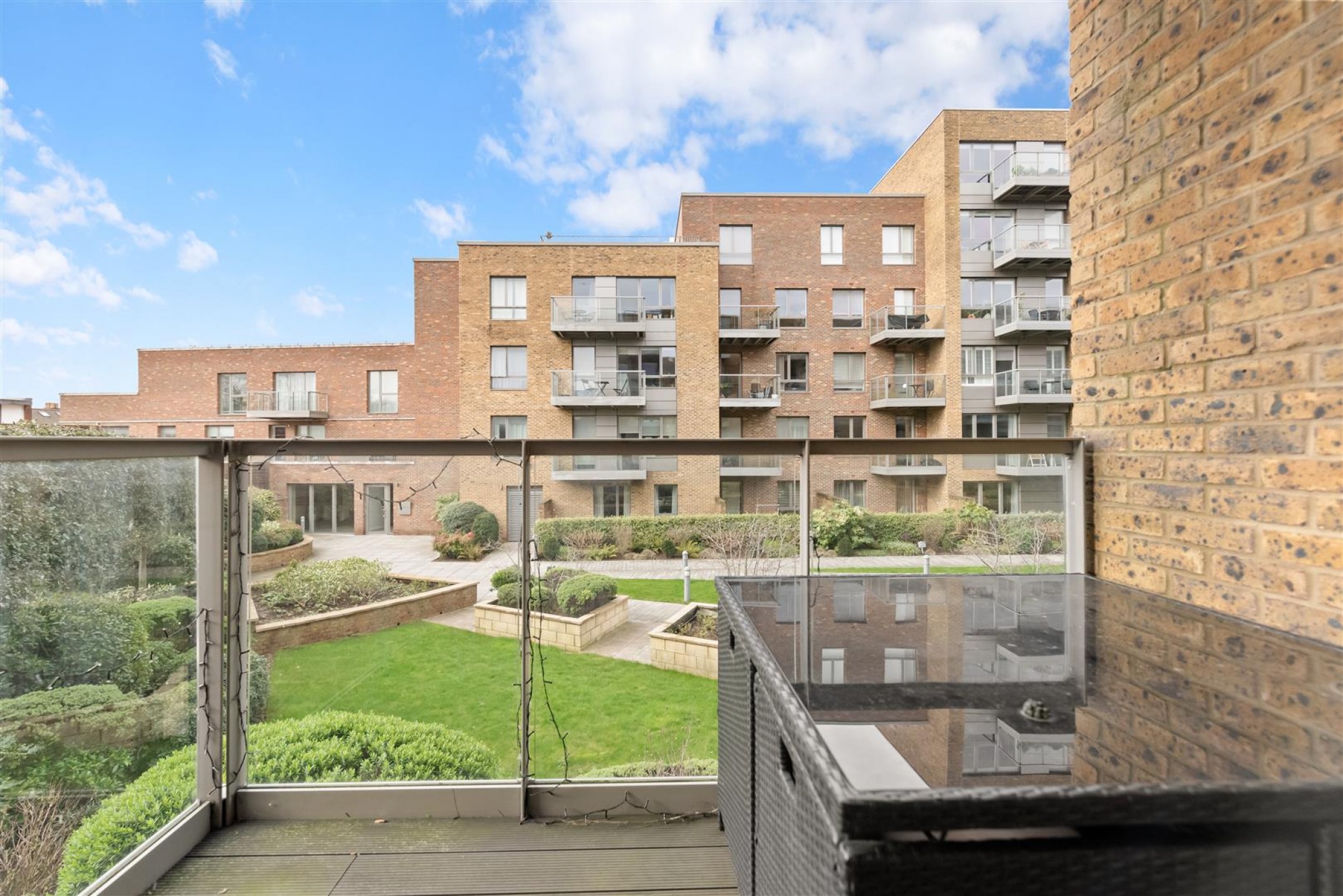 Images for Hamlet Court, Smithfield Square, Honsey, N8 EAID:philipalexanderapi BID:1
