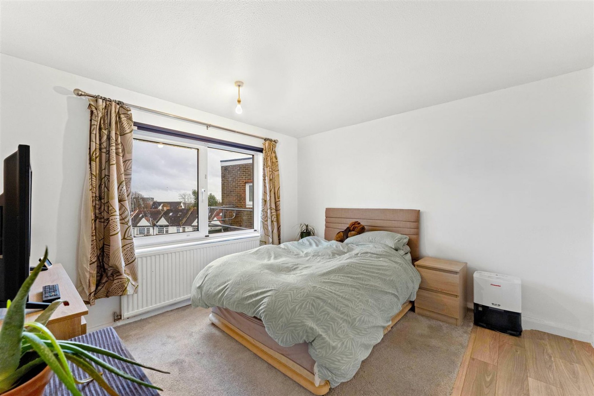 Images for Stuart Crescent, Wood Green, N22 EAID:1132008958 BID:8c4454de-783b-4cd1-a3cf-c2e1efcf5c25