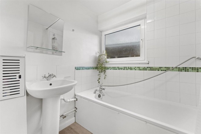 Images for Stuart Crescent, Wood Green, N22 EAID:1132008958 BID:8c4454de-783b-4cd1-a3cf-c2e1efcf5c25